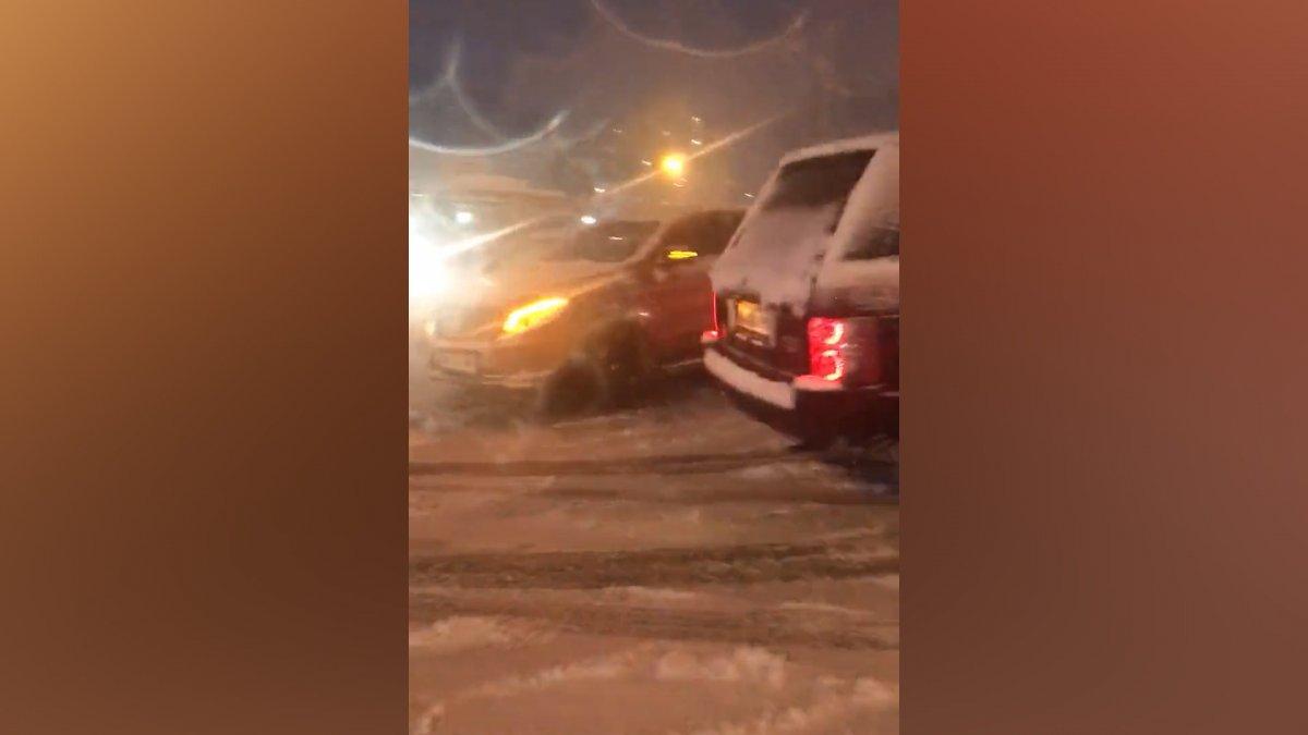 Ankara'da kar, sürücülere zor anlar yaşattı