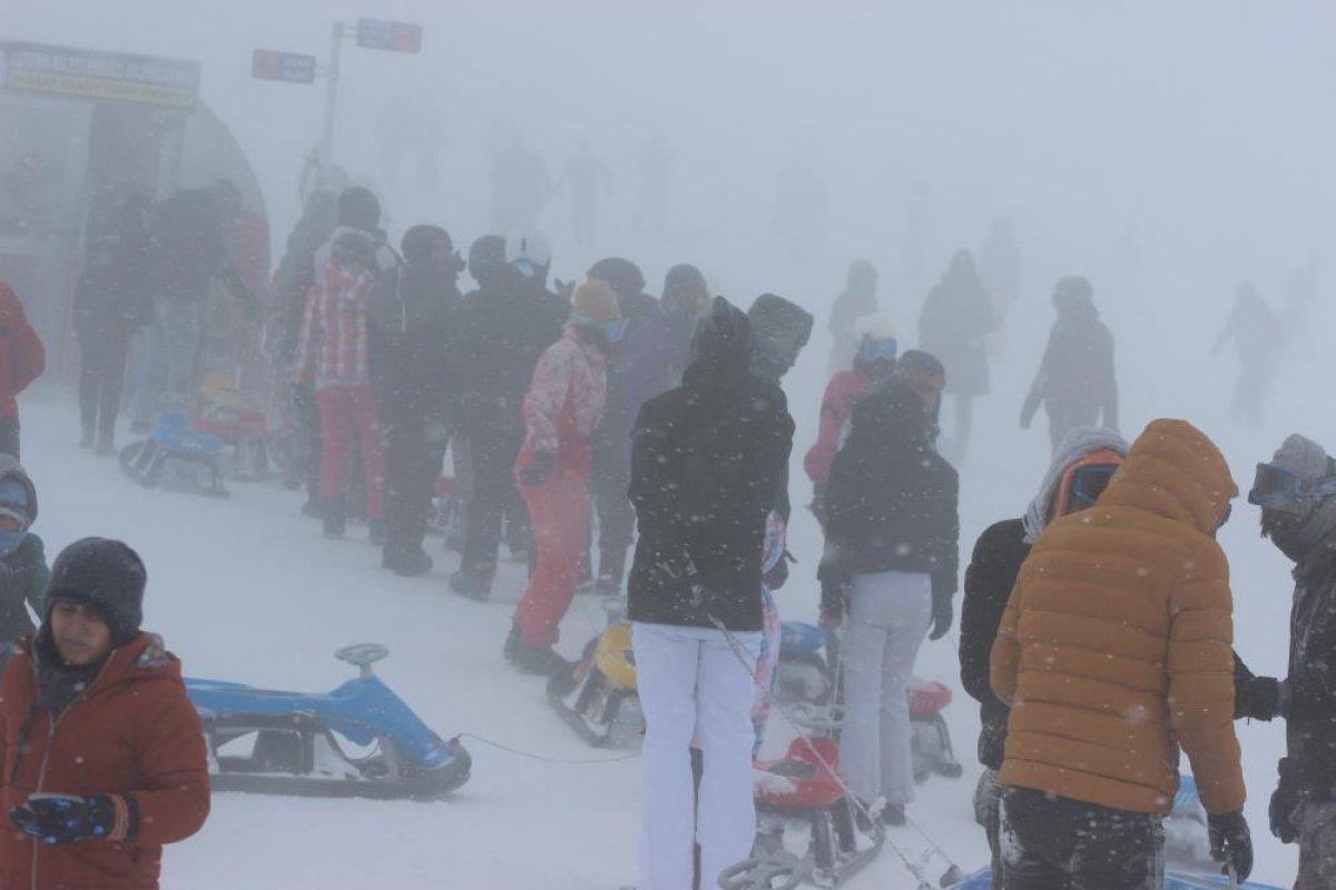 Karnelerini alan öğrenciler, Erciyes’te tatilin keyfini çıkardı