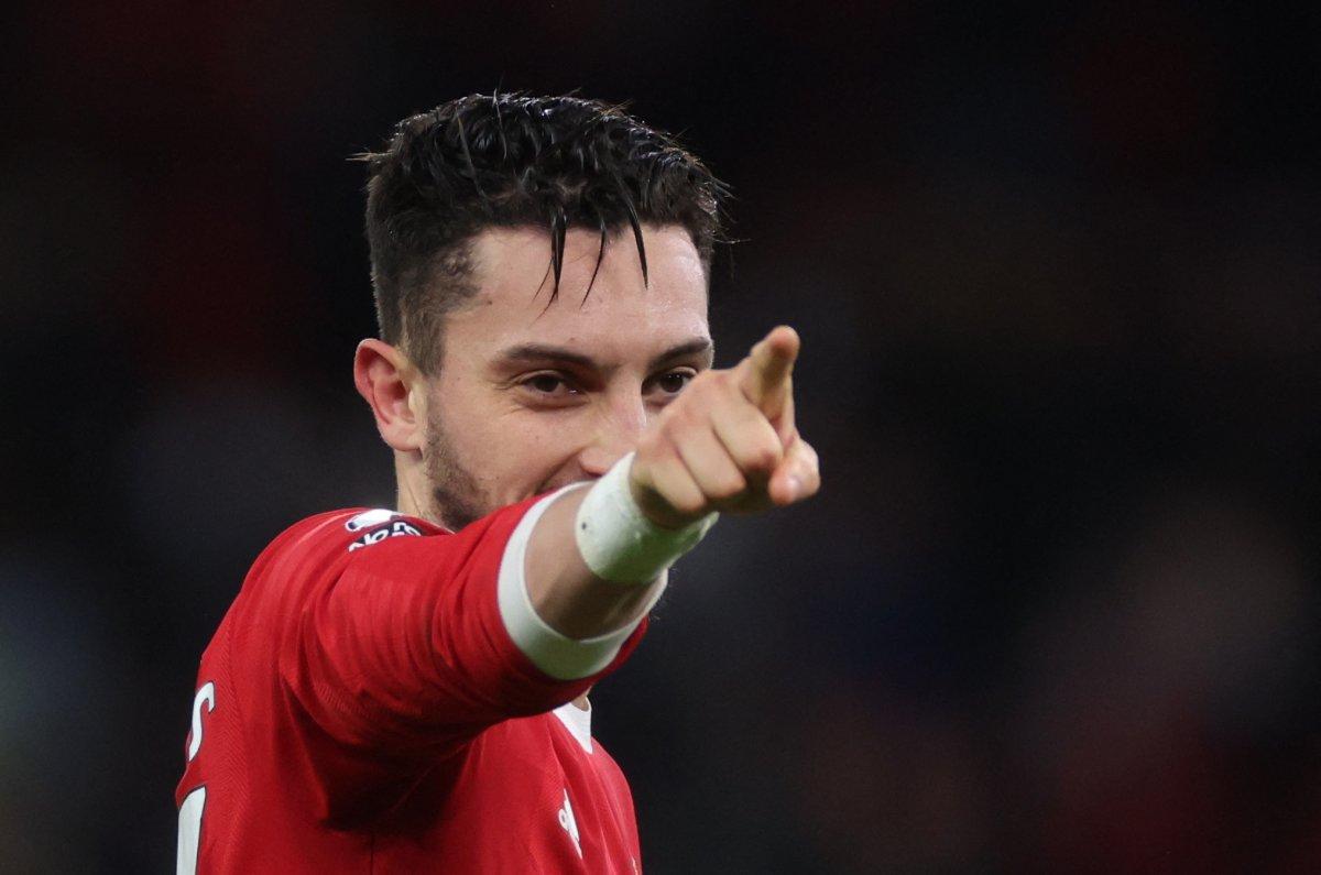 Manchester United son dakikada güldü