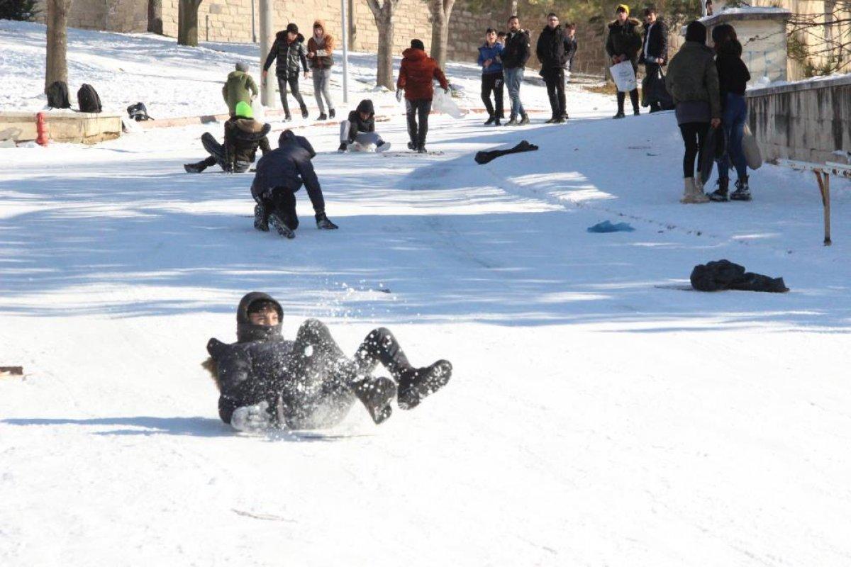 Karın tadını çıkarmak isteyenler Karaman Kalesi'ne akın ettı