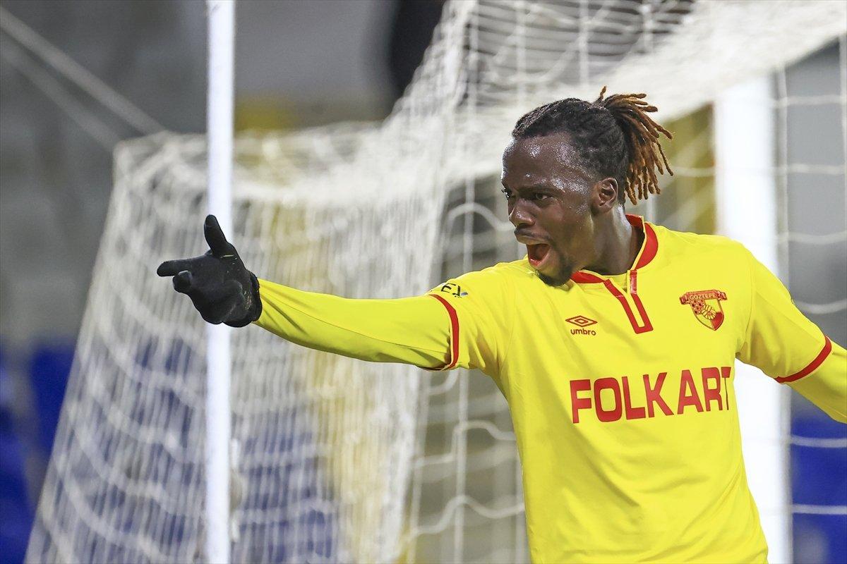 Göztepe deplasmanda Başakşehir'i devirdi