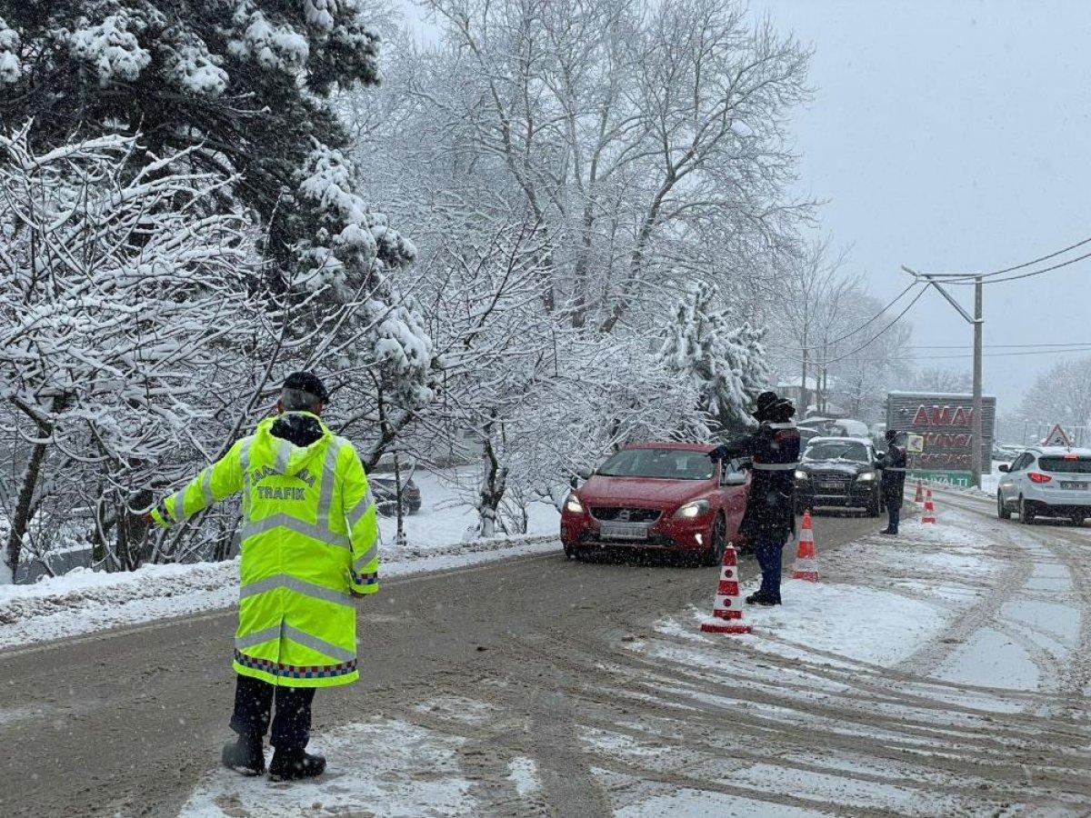 Araçların Uludağ'a zincirsiz çıkmasına izin verilmiyor