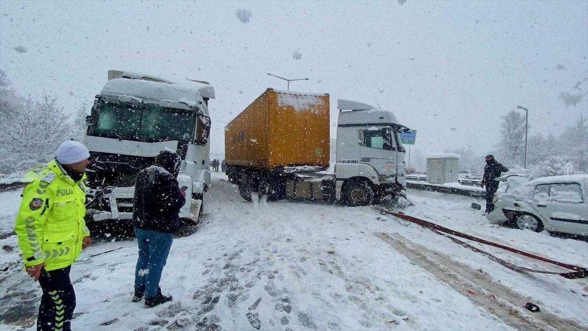 Düzce'de zincirleme kaza, 36 araç çarpıştı
