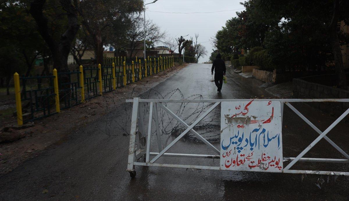 Pakistan'da kısmi sokağa çıkma yasağı başladı