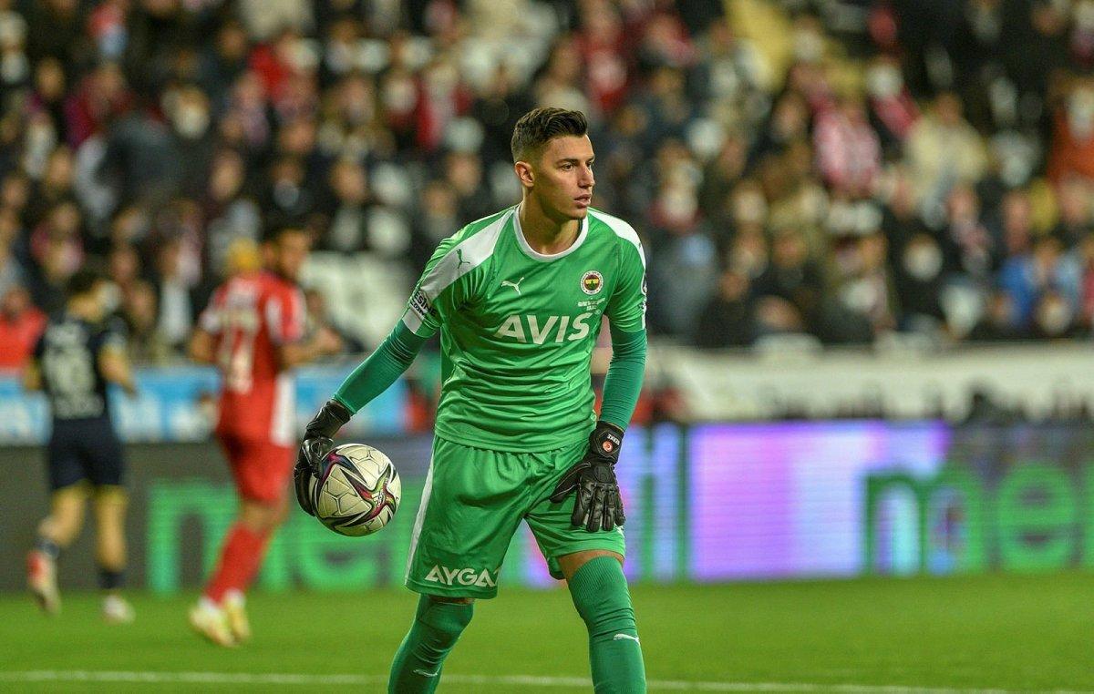 Berke Özer tepkiler sonrası sosyal medya hesaplarını kapattı