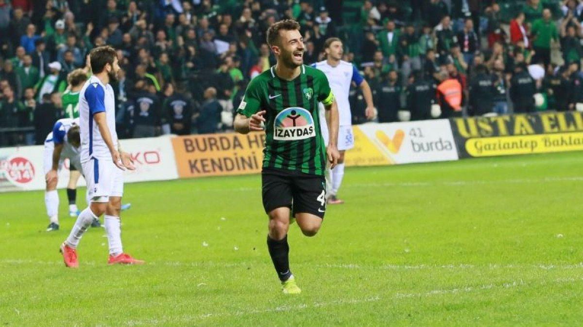 Sakaryaspor'a transfer olan Burak Süleyman'ın formasını yaktılar