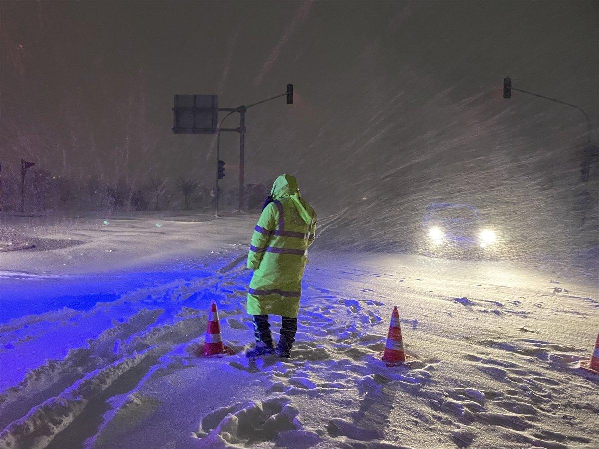 Konya'da Karaman istikameti hariç tüm yollar trafiğe kapatıldı