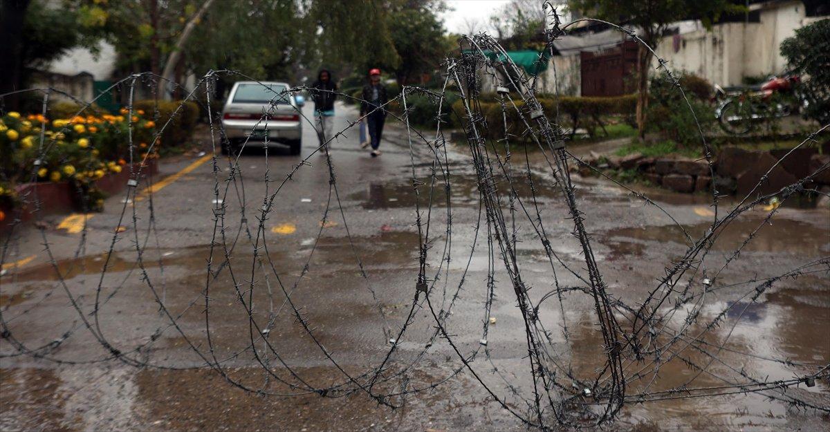 Pakistan'da kısmi sokağa çıkma yasağı başladı