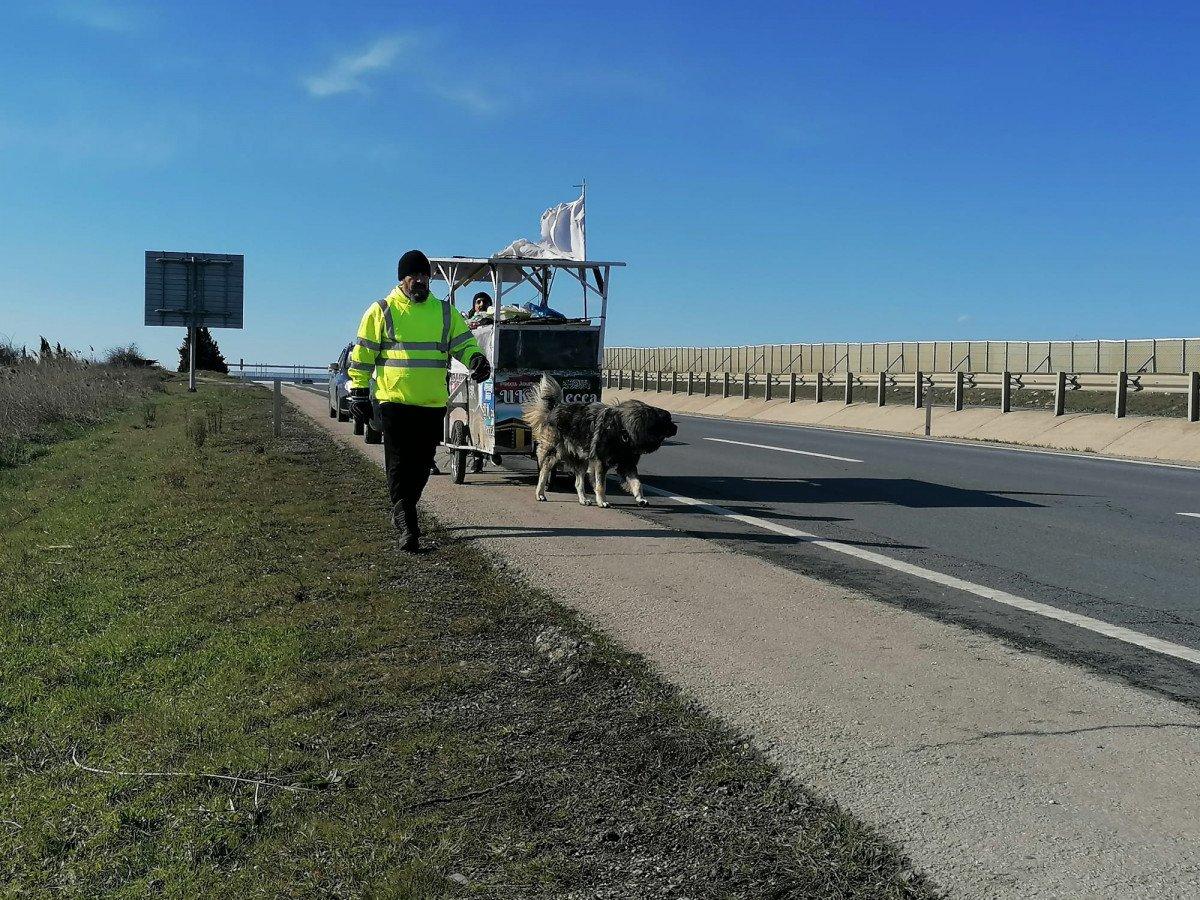İngiltere’den Mekke’ye yürüyen Adam Muhammed, Silivri’de