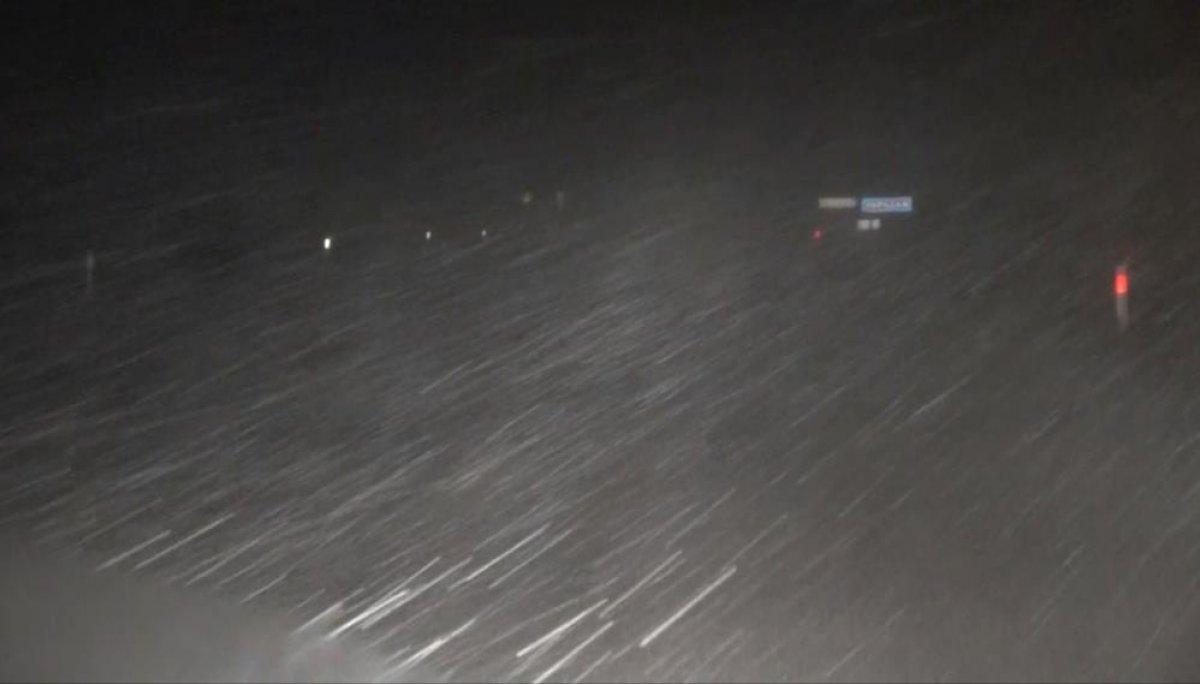 Aksaray’da şiddetli kar ve tipi hayatı olumsuz etkiledi