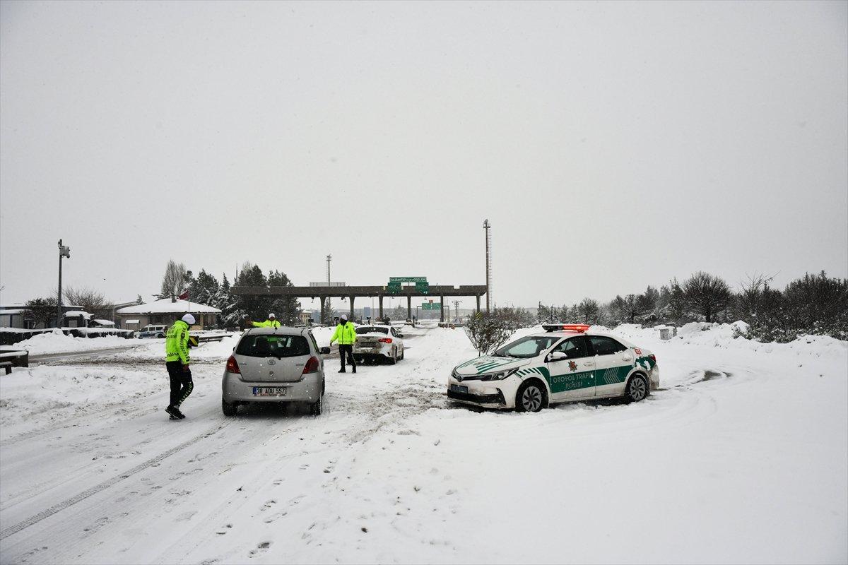 TAG'ın Gaziantep gişeleri, araç geçişine kapatıldı