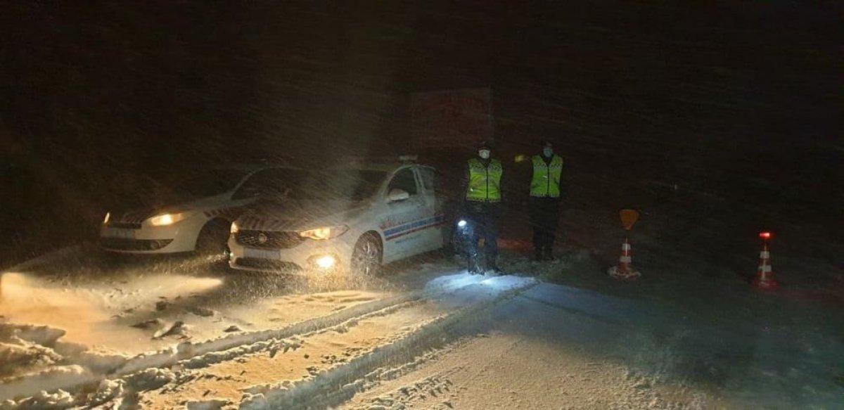 Aksaray’da şiddetli kar ve tipi hayatı olumsuz etkiledi