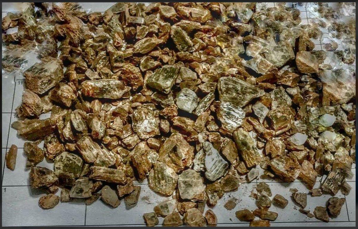 Muğla'da bir otomobilde, değerli bir taş olan 'diaspor taşı' ele geçirildi