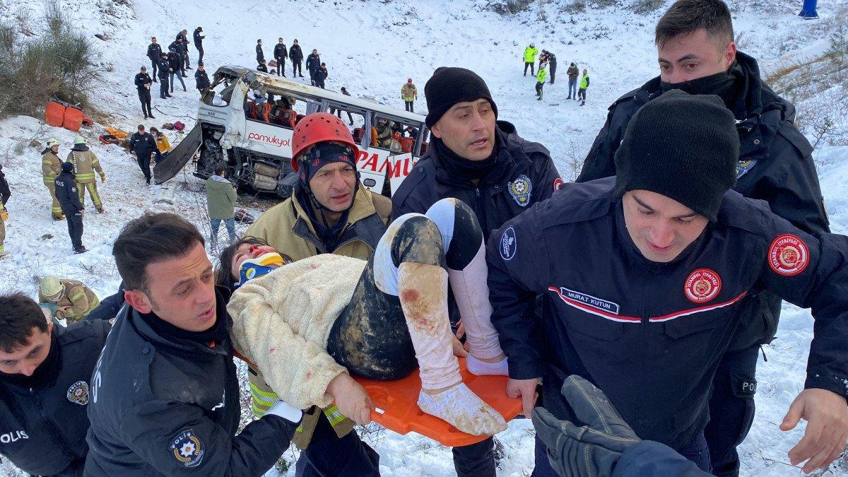 Kar yağışıyla birlikte otobüs kazaları art arda geldi