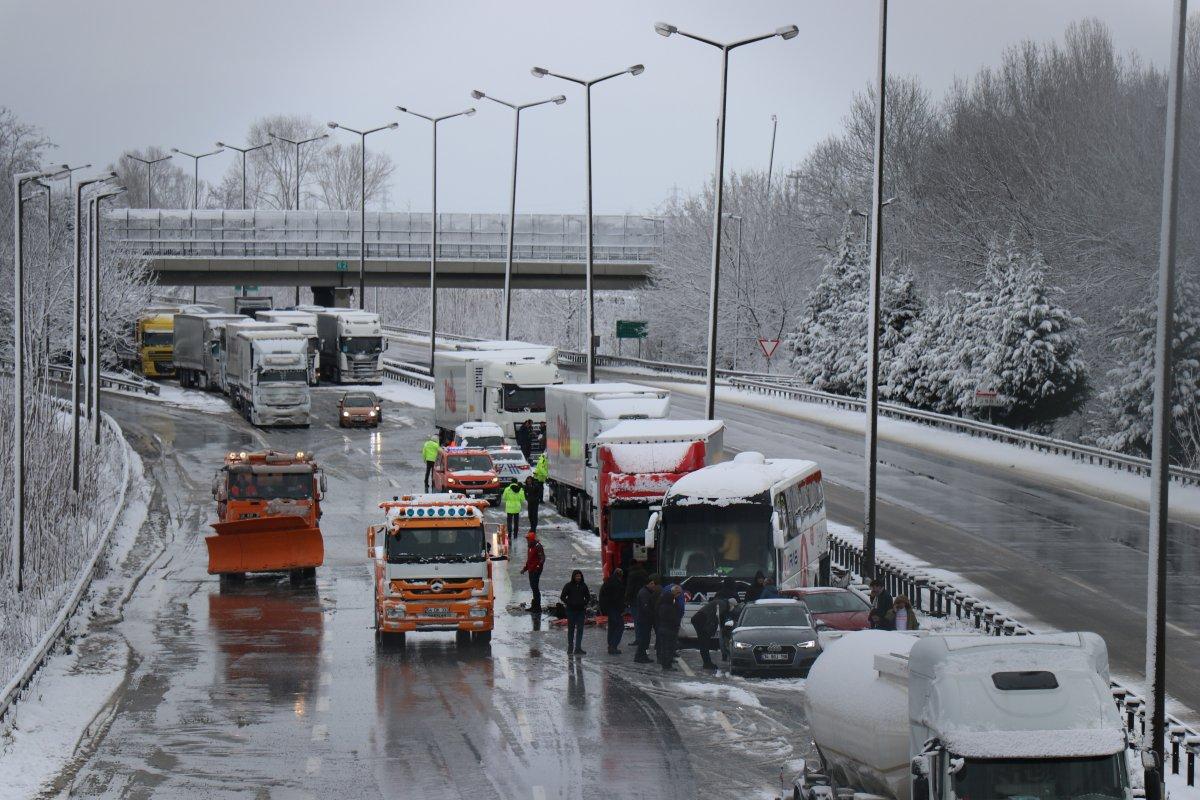 TEM Otoyolu Sakarya geçişinde zincirleme kaza