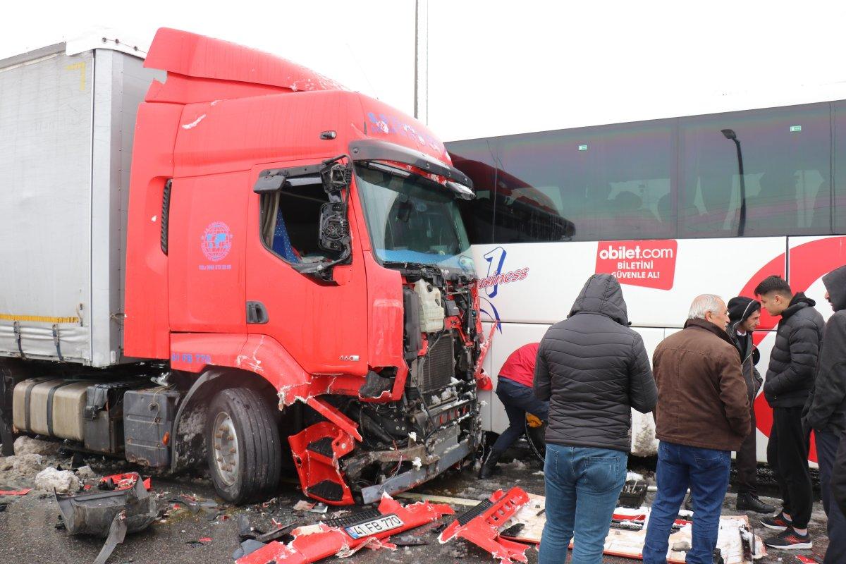 TEM Otoyolu Sakarya geçişinde zincirleme kaza