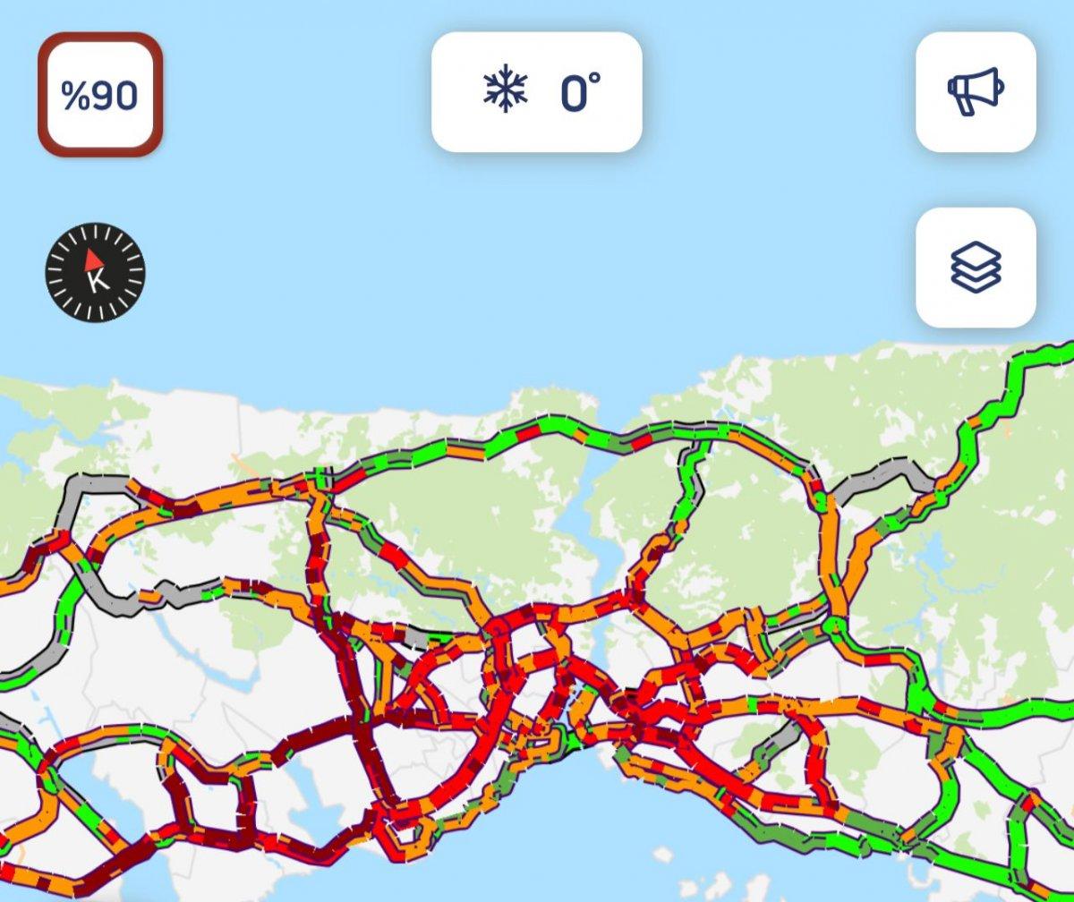 İstanbul'da trafik yoğunluğu kar nedeniyle yüzde 90'a ulaştı