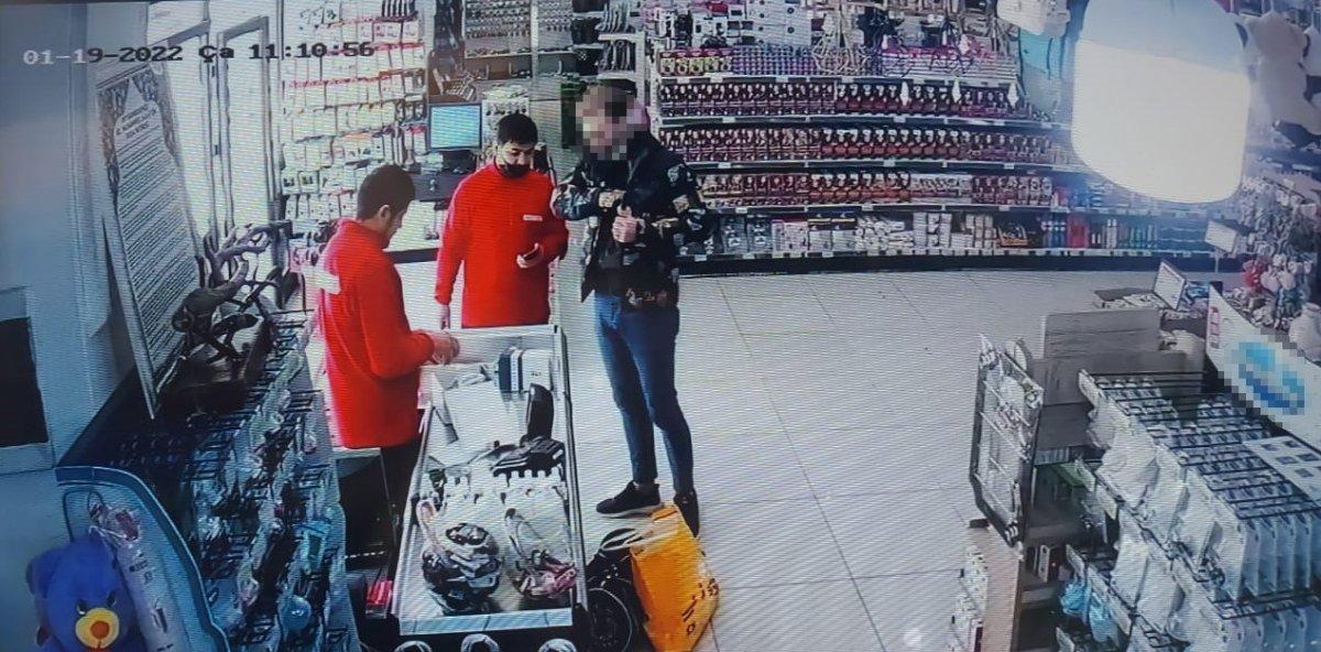 Antalya'da mağazadan çaldığı ürünleri iade edip parasını aldı