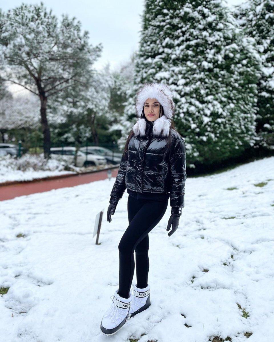 Fahriye Evcen'in kar sevinci