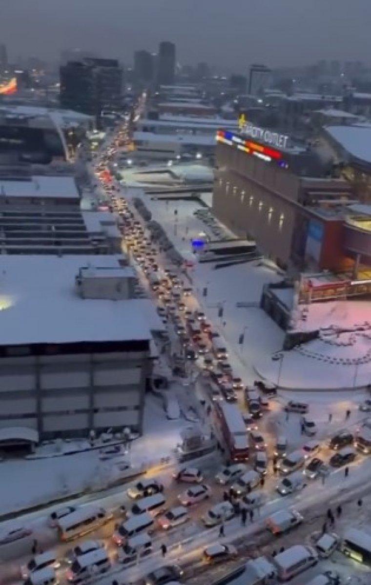 İstanbul'da kar trafiği havadan görüntülendi