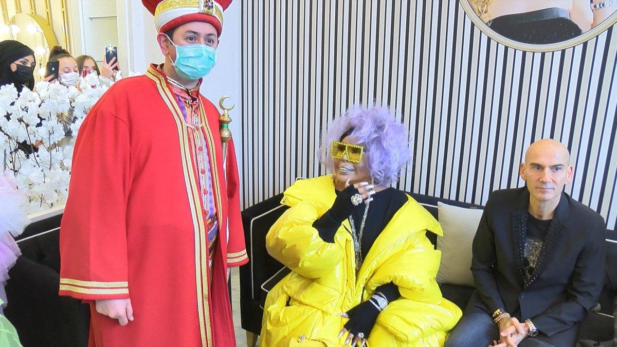 Bülent Ersoy'dan mehter başına: Seni yarın Hakkari'ye sürerler