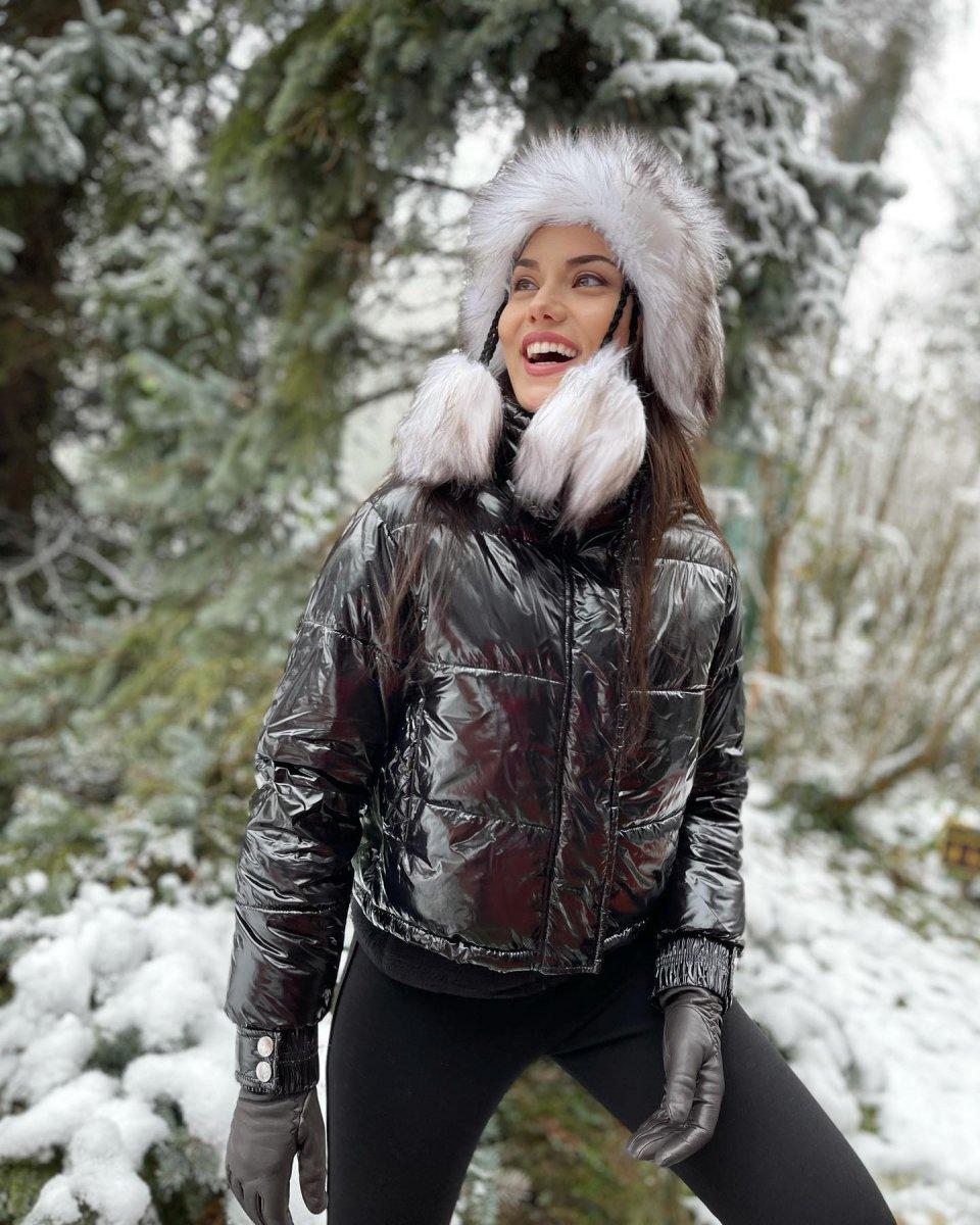 Fahriye Evcen'in kar sevinci