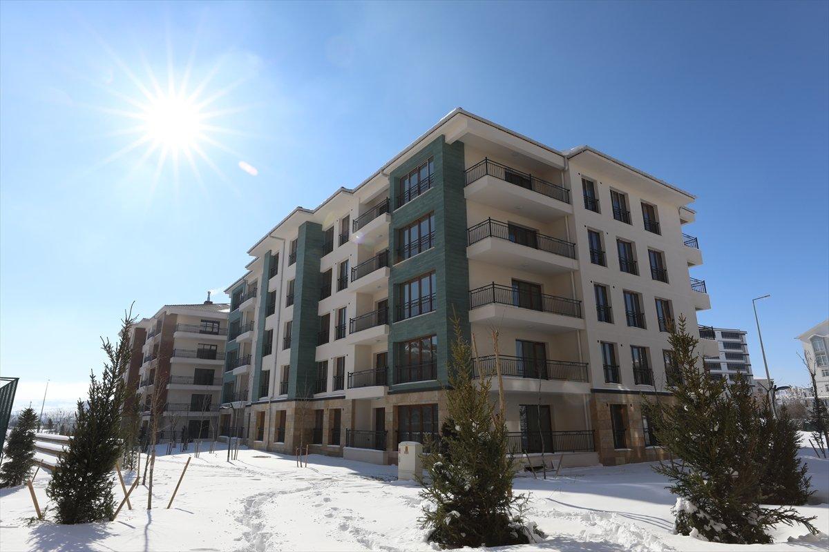 Elazığ ve Malatya'da depremzedeler yeni konutlarında yaşamını sürdürüyor