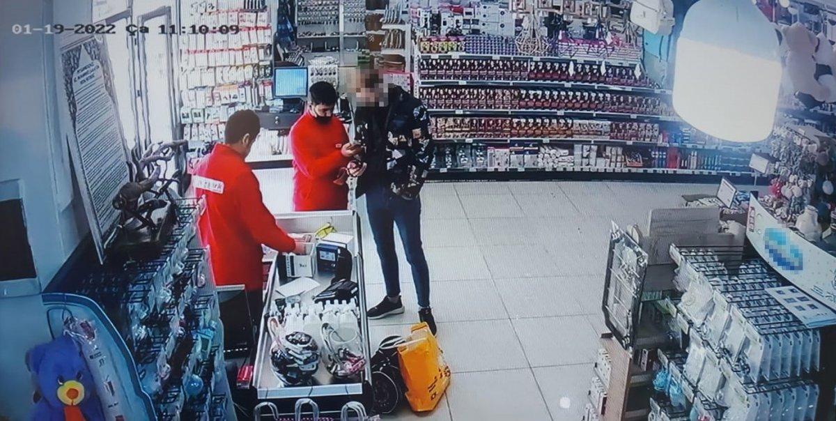 Antalya'da mağazadan çaldığı ürünleri iade edip parasını aldı