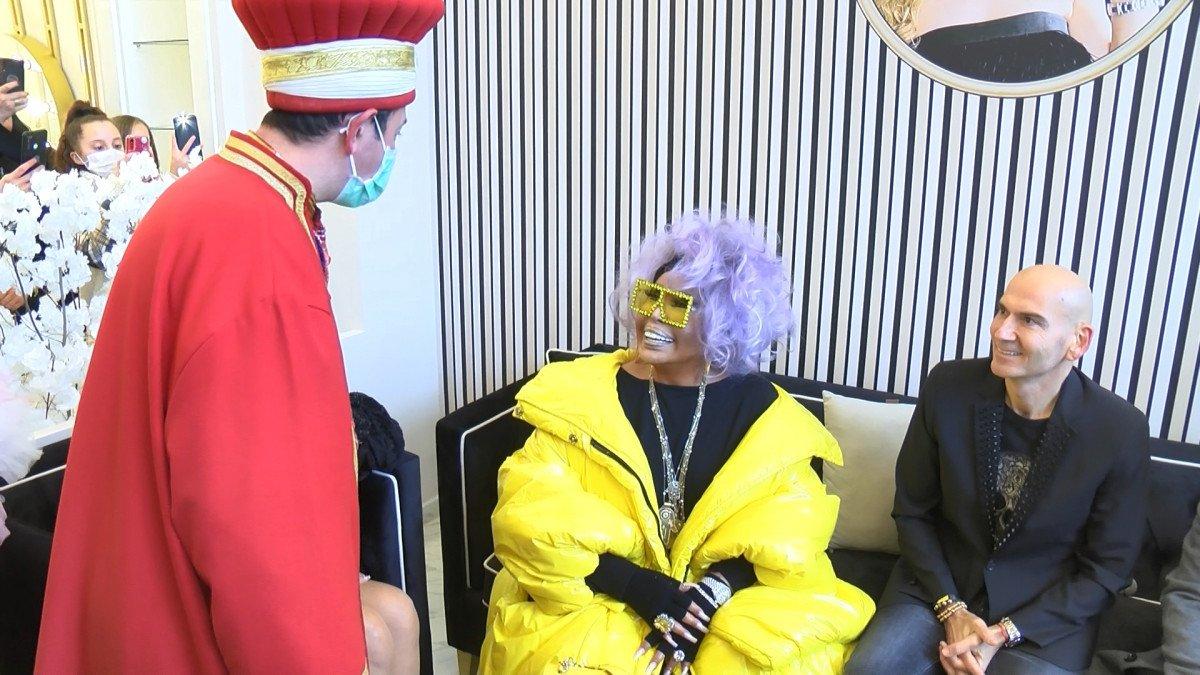 Bülent Ersoy'dan mehter başına: Seni yarın Hakkari'ye sürerler