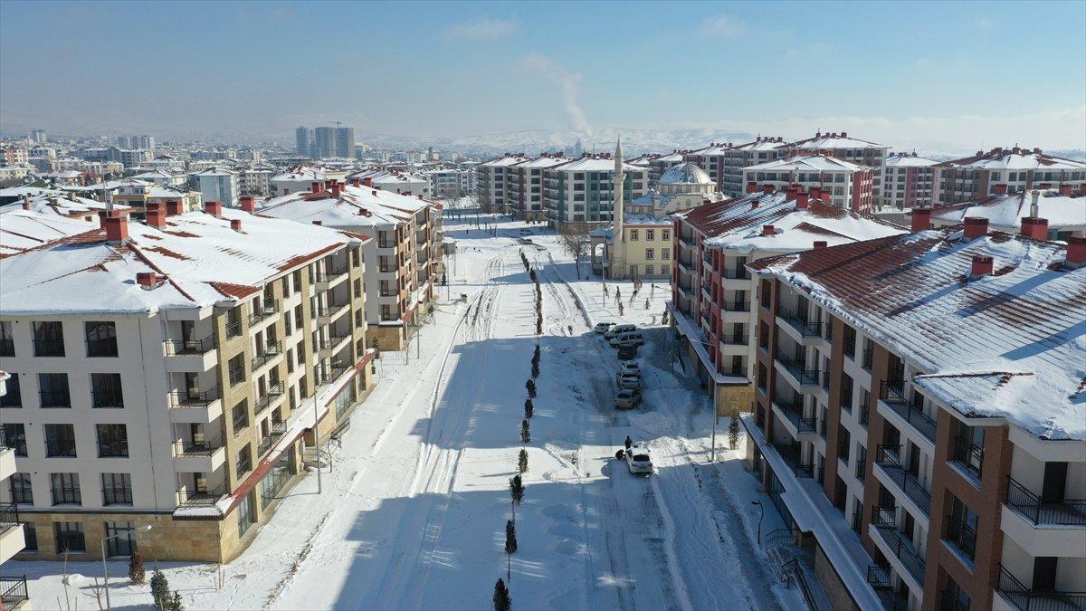 Elazığ ve Malatya'da depremzedeler yeni konutlarında yaşamını sürdürüyor