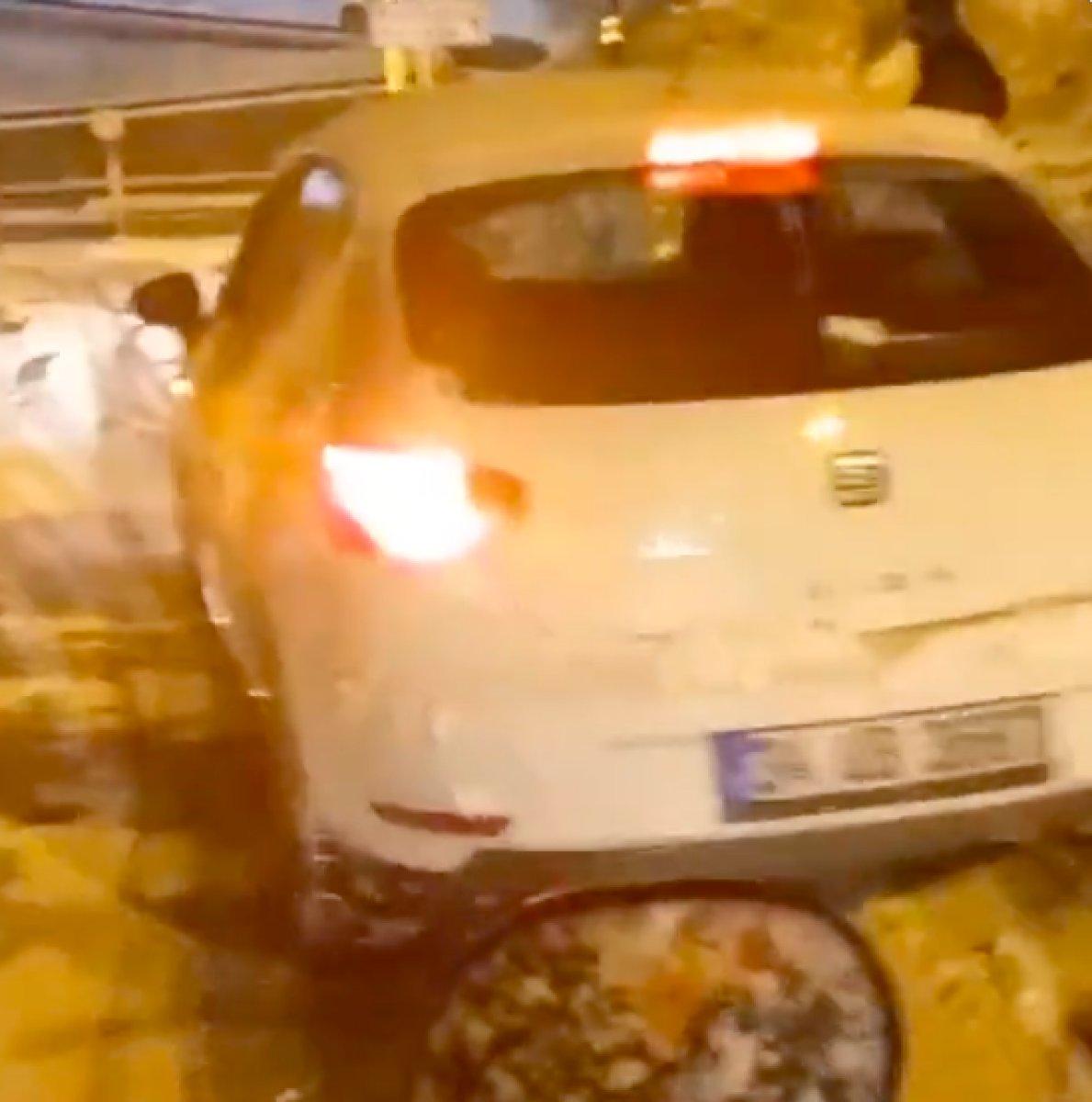 İstanbul'da kar nedeniyle araçlar kontrolden çıktı