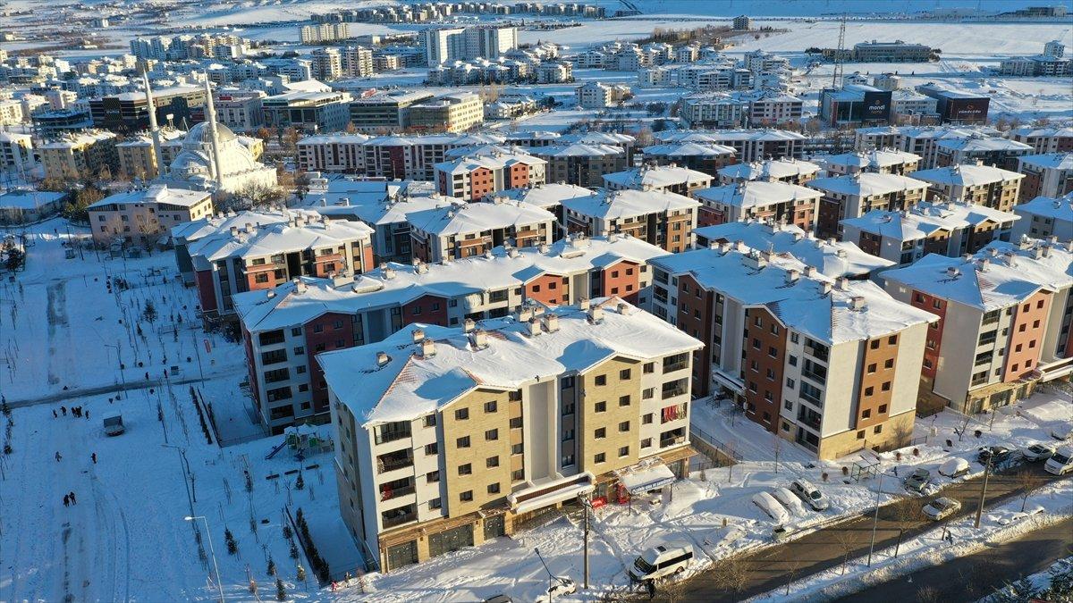 Elazığ ve Malatya'da depremzedeler yeni konutlarında yaşamını sürdürüyor