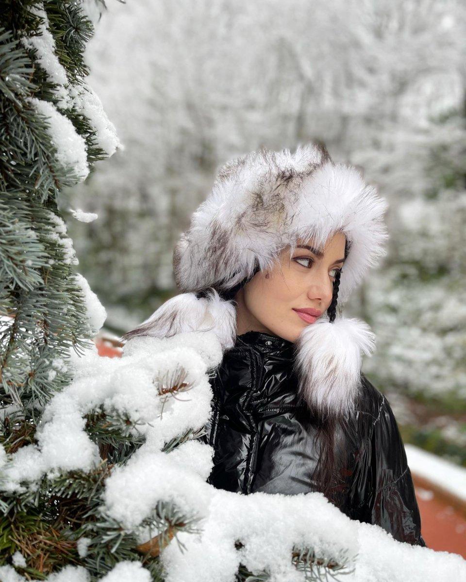 Fahriye Evcen'in kar sevinci