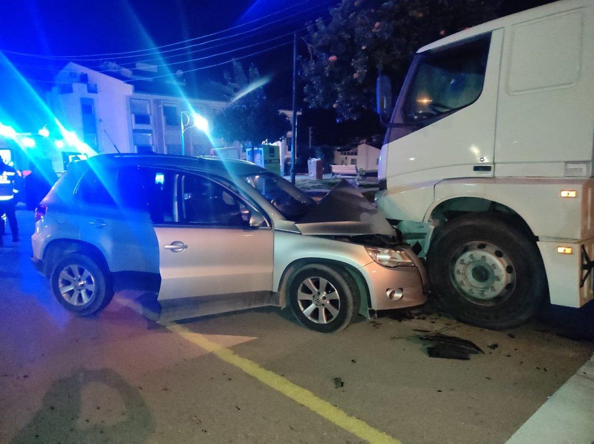 Aydın'da kaza yapan sürücü, kaskosu olmayınca ağladı