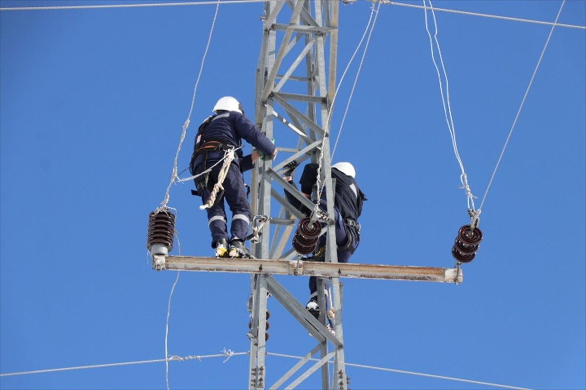 Iğdır'da ekipler, kesintisiz enerji için yoğun mesai yapıyor