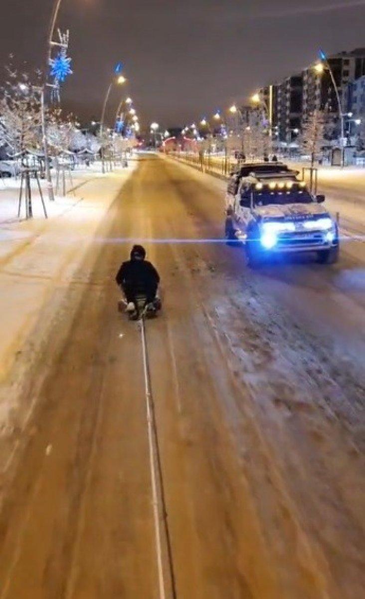 Erzurum'da karın keyfini macera sevenler çıkardı