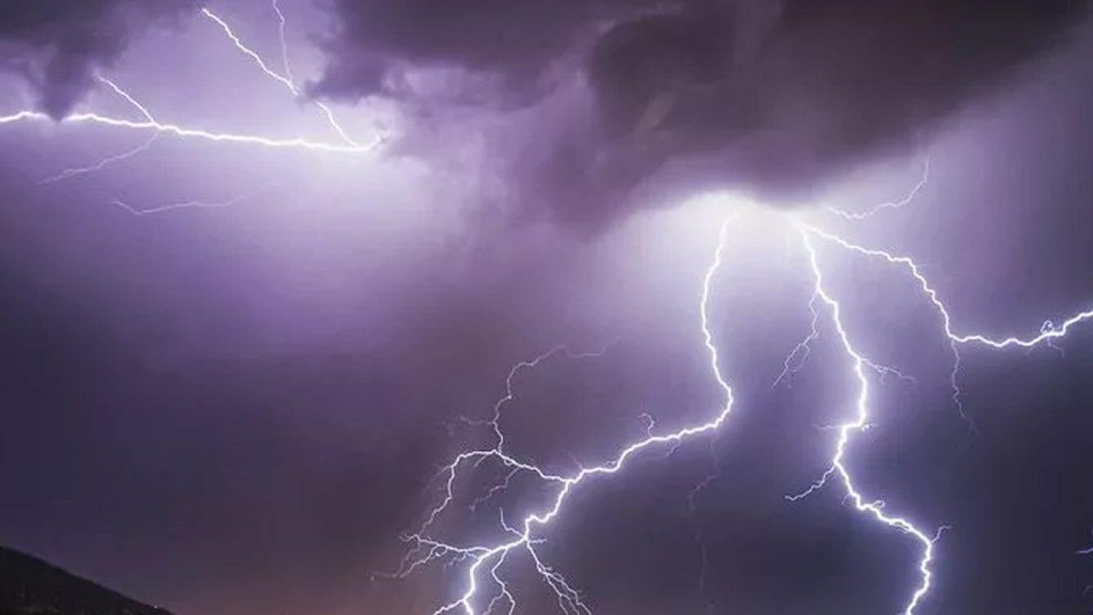Kar yağarken gök gürültüsü olur mu, şimşek çakar mı? İşte nedeni ve anlamı