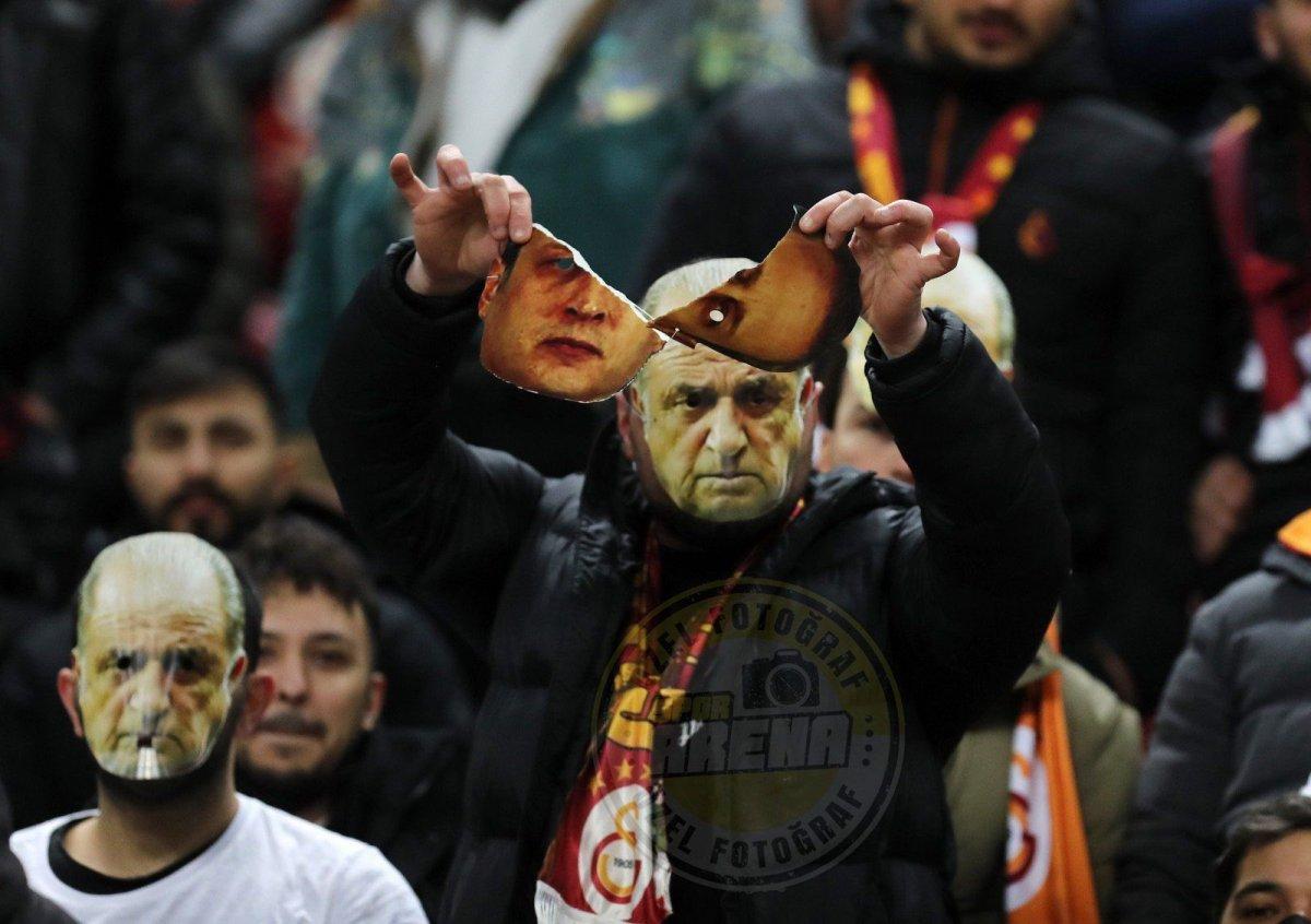 Burak Elmas taraftarın hedefinde