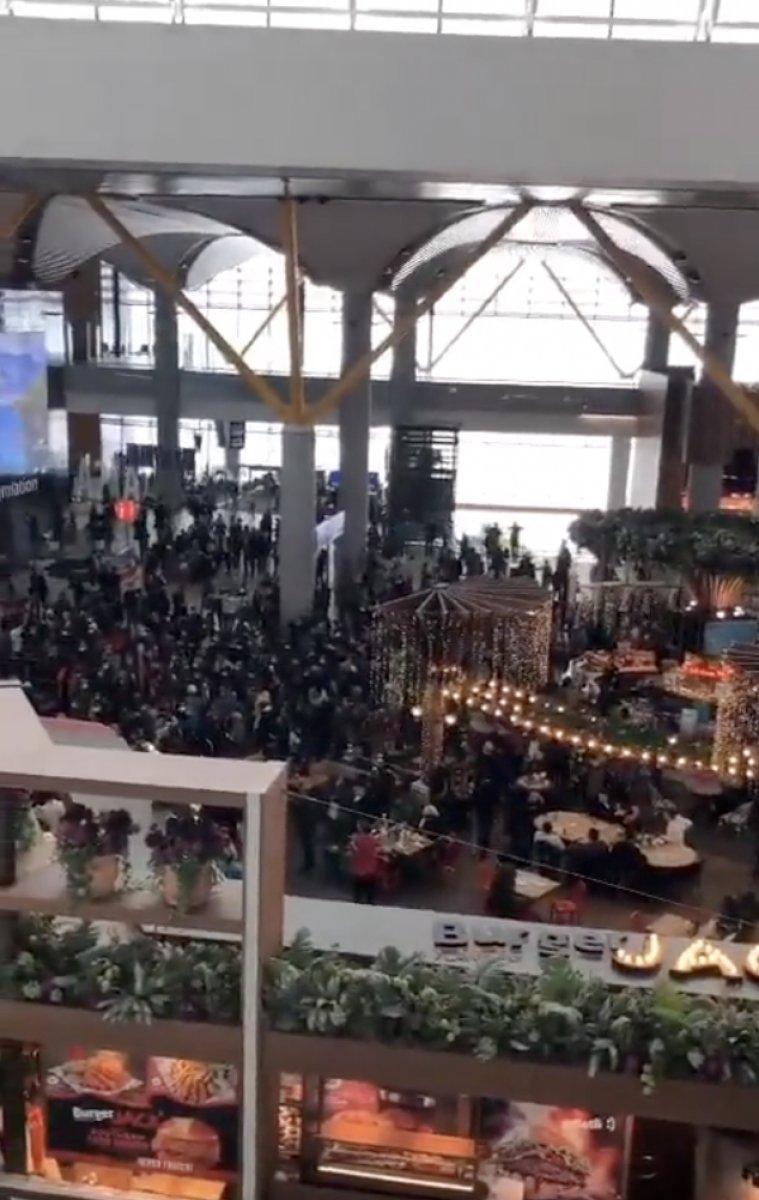 İstanbul Havalimanı'nda 'otel isteriz' sloganları