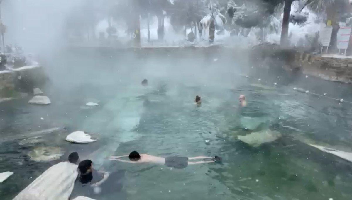 Turistlerin Pamukkale keyfi