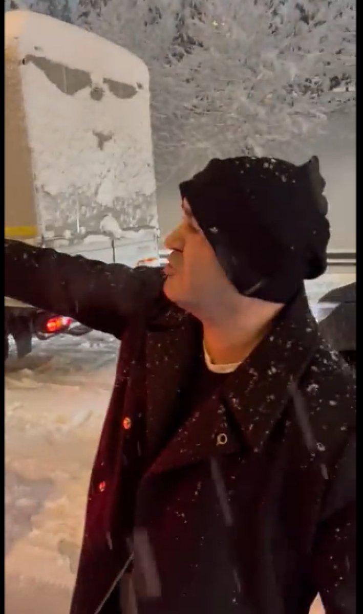 Şafak Sezer yolda kaldı: 6 saattir arabadayız