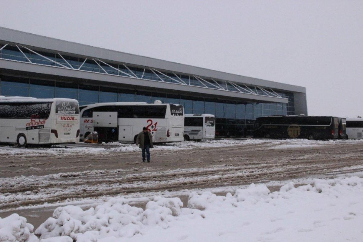 İstanbul Valiliği'nden açıklama: Özel araçların trafiğe çıkması saat 13:00'e kadar yasak