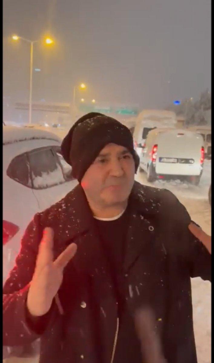 Şafak Sezer yolda kaldı: 6 saattir arabadayız