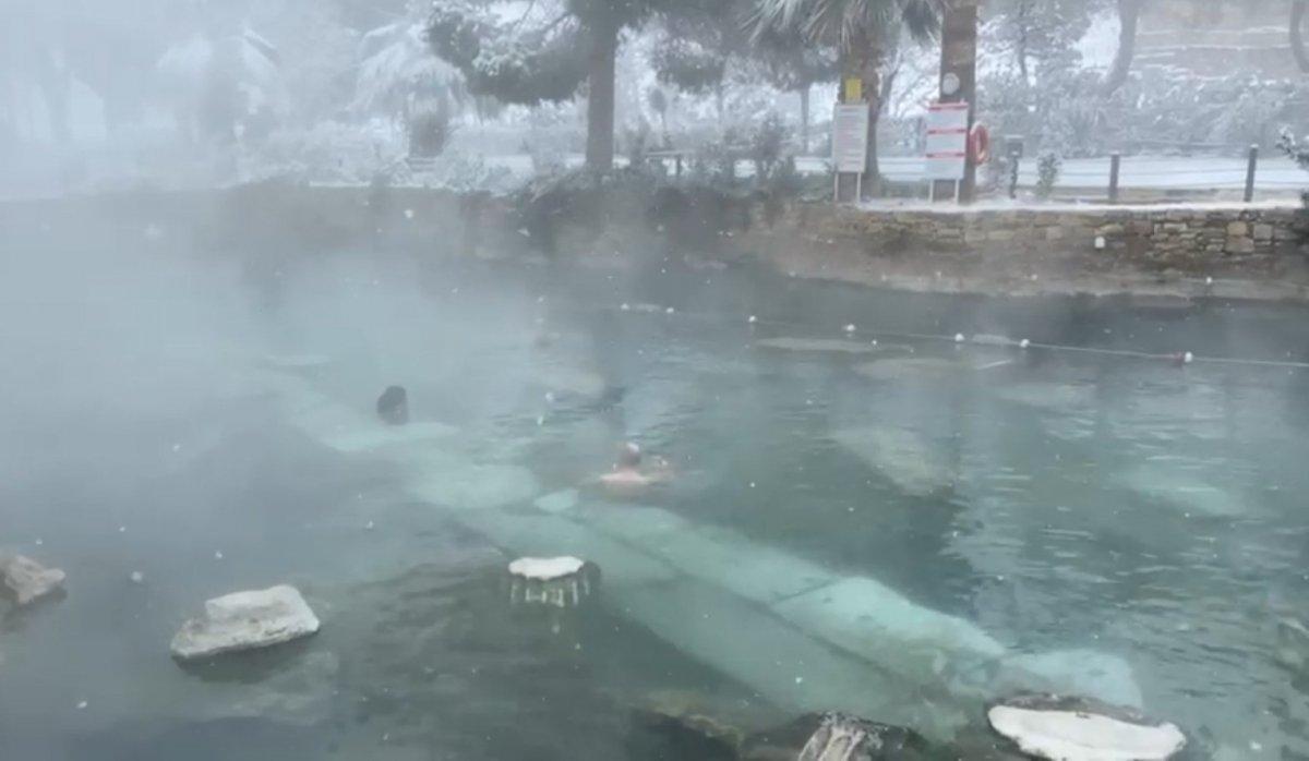 Turistlerin Pamukkale keyfi