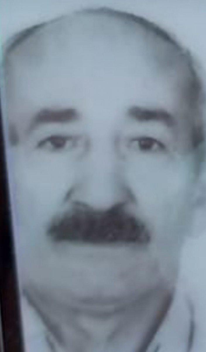 Ataşehir'de iş makinesı su dolu çukura düştü