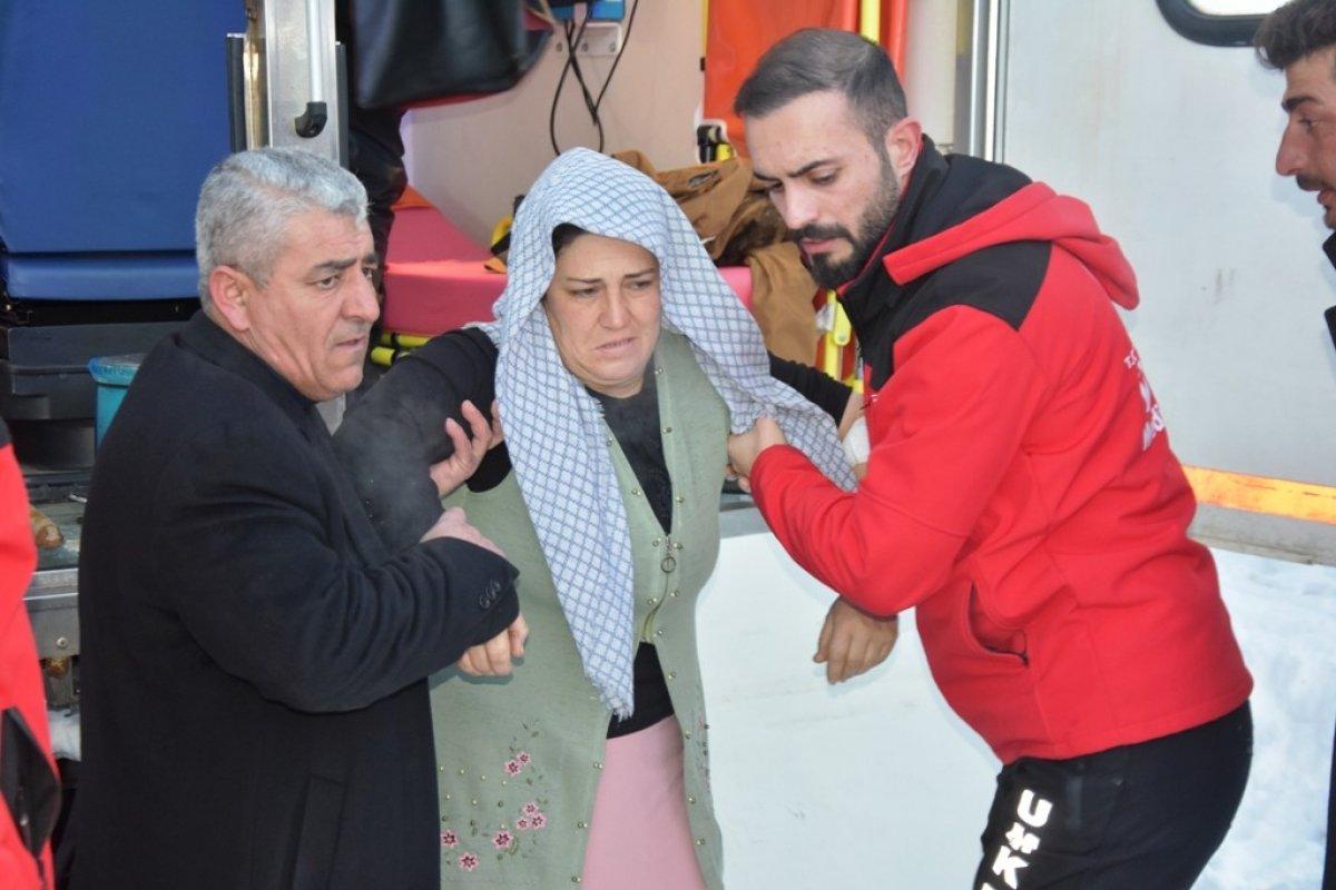 Bitlis’te zehirlenen anne ile 5 çocuğu, 4 saatte hastaneye ulaştırıldı