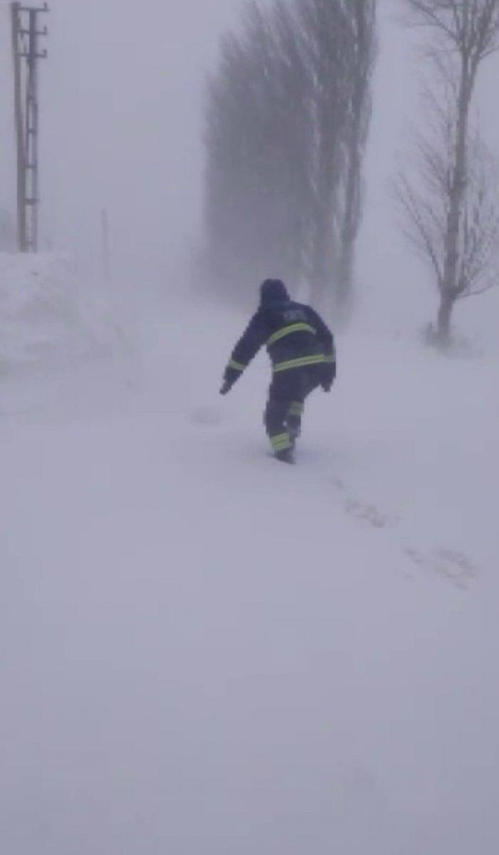 Sivas'ta enerji timlerinin karda zorlu mücadelesi