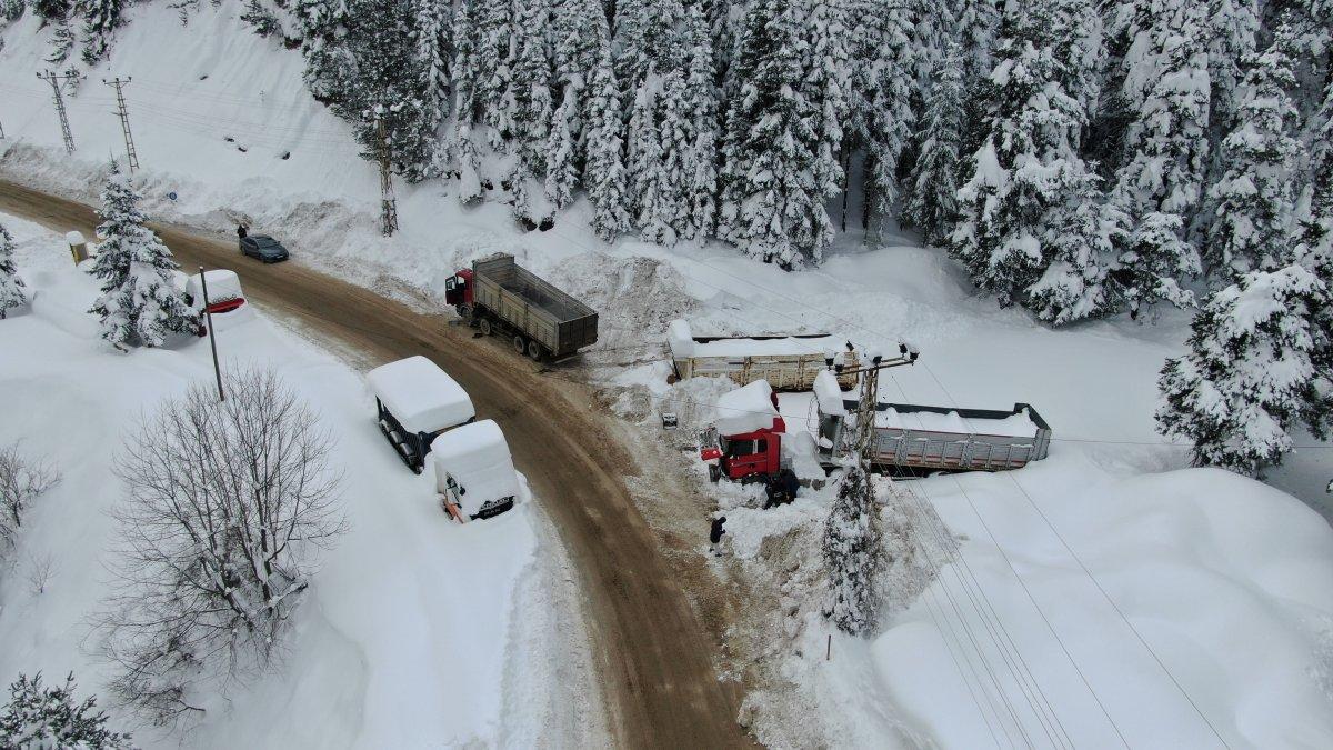 Küre’de karın boyu 2 metreyi geçti