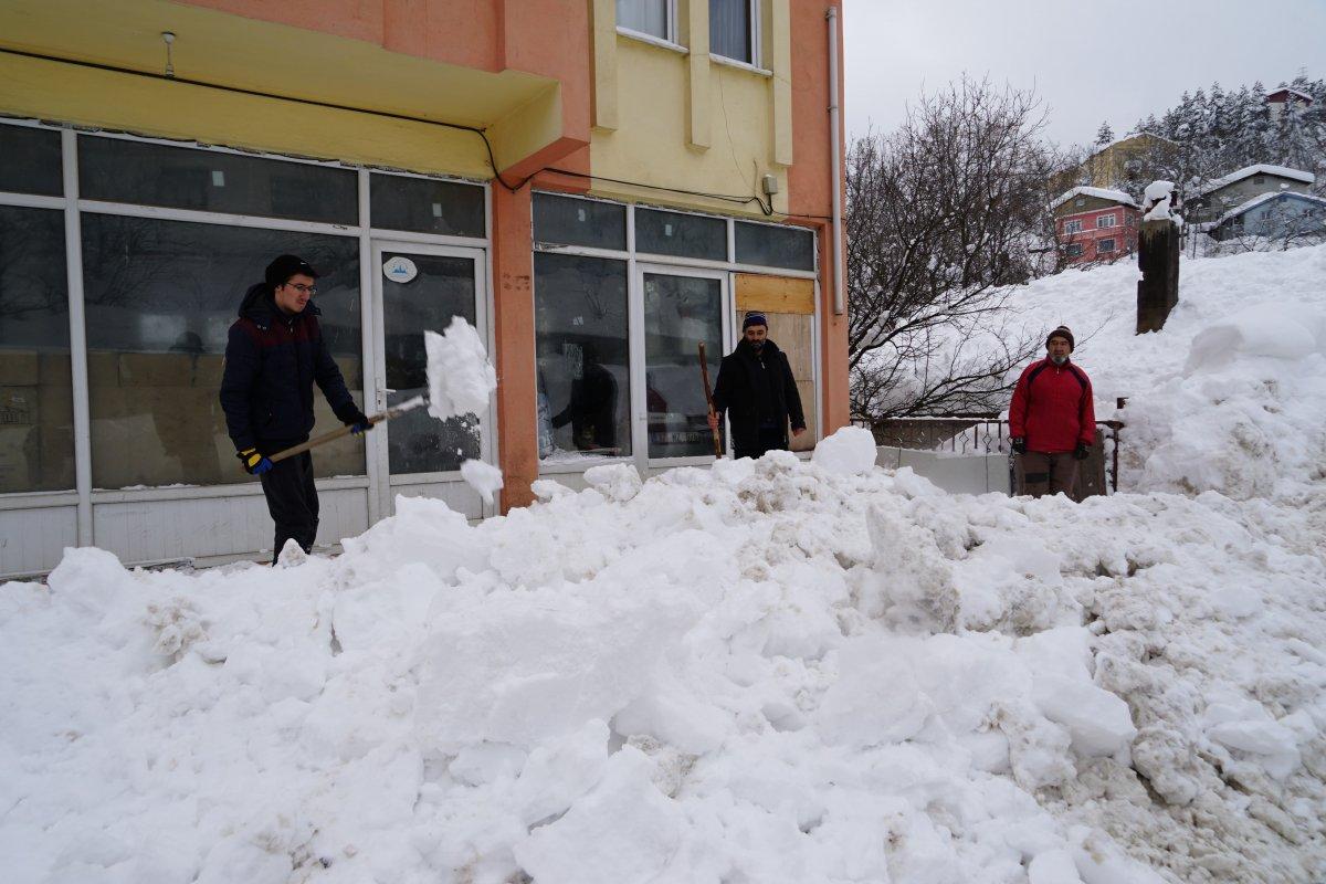 Küre’de karın boyu 2 metreyi geçti