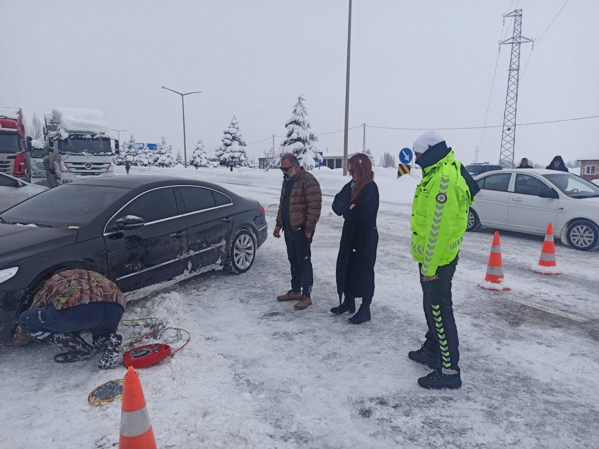 Konya-Antalya yolunda araçlar zor anlar yaşıyor